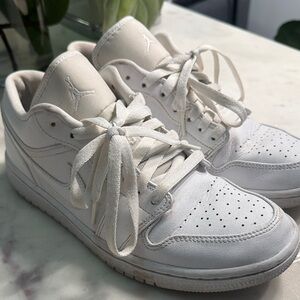 Air Jordan 1 Low
Women's Shoes